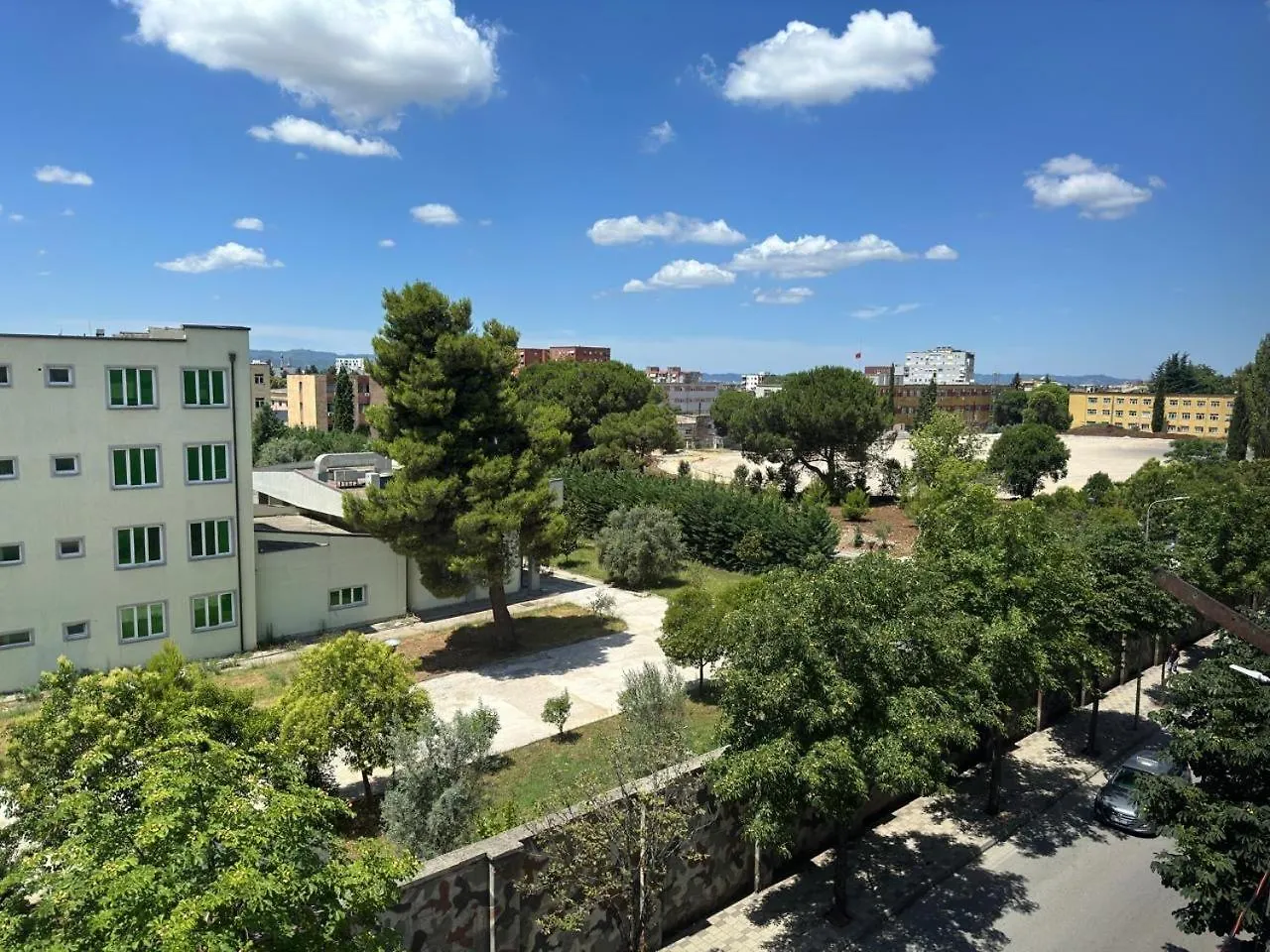Oxhaku Apartment Тирана