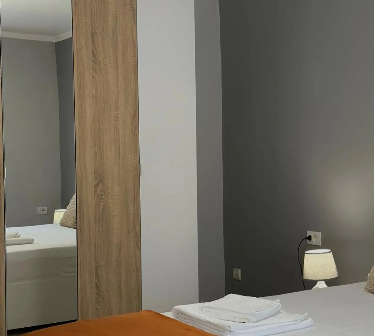 טיראנה Oxhaku Apartment