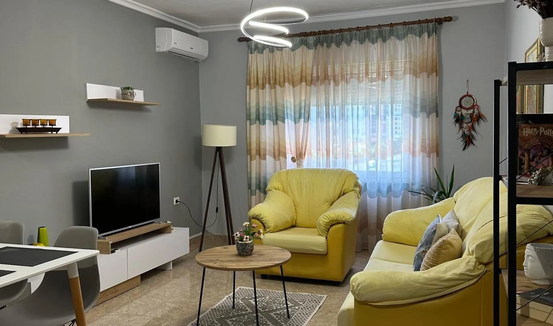 Oxhaku Apartment Тирана