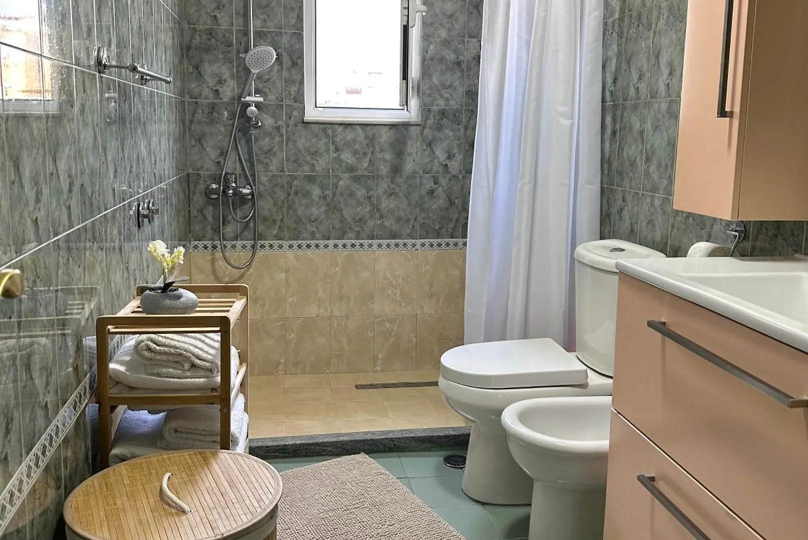 Oxhaku Apartment Тирана